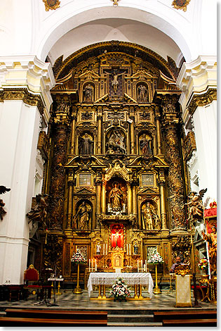 Der vergoldete Altar der Kathedrale von Cadiz.