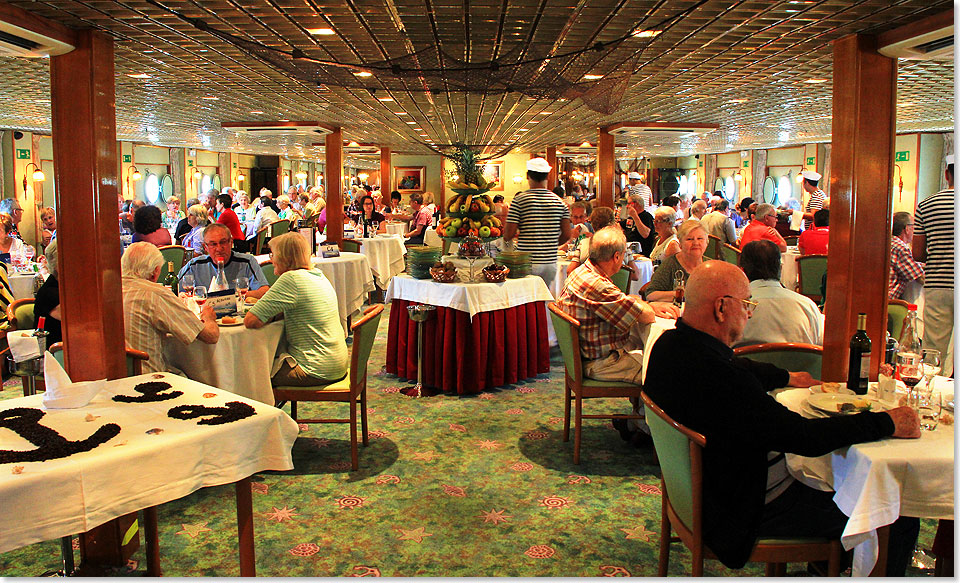 Blick ins gemtliche Restaurant des Schiffes