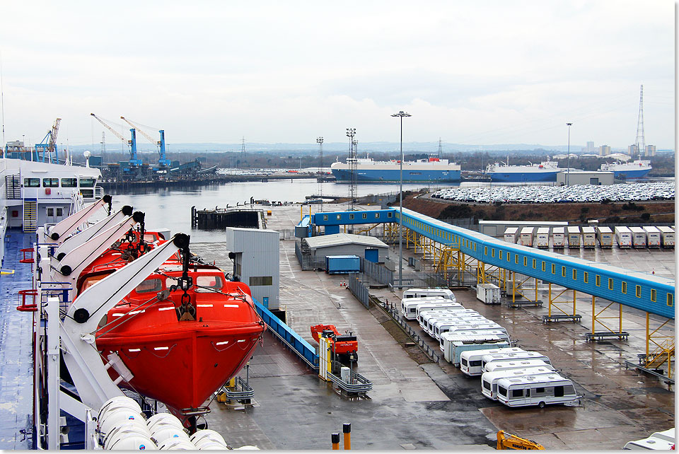 Blick ber den Hafen von North Shields/Newcastle. Im Gegensatz zu frher dominiert inzwischen die Neuwagen-Verschiffung fr den Autohersteller Nissan das Geschehen.