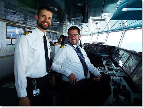 BERLIN-Kapitn Stefan Wehland und 1. Nautischer Offizier Sebastian Diessner.