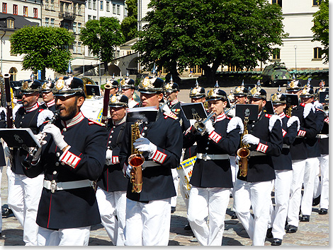 Wachwechsel der Kniglichen Garde mit Musik in Stockholm. 