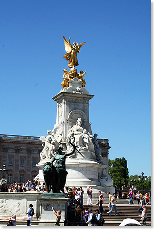 Stdtetour nach London: Das Victoria Memorial vor dem Buckingham Palace wurde 1911 eingeweiht.