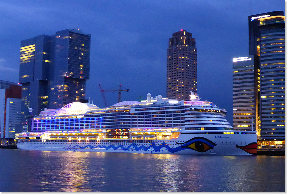 Dort, wo heute die AIDAprima in Rotterdam ber Nacht Station macht, starteten frher Auswanderer per Schiff  in die neue Welt.