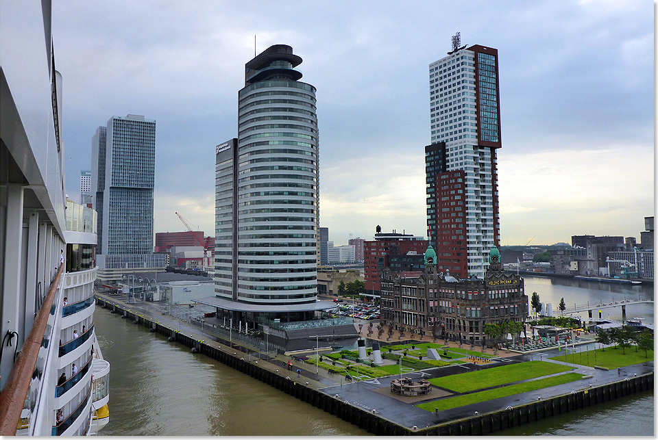 Moderne Architektur prgt die frheren Hafenviertel von Rotterdam: Das trendige Hotel New York beherbergte bis in die siebziger Jahre die Hauptverwaltung der Holland America Line. Die AIDAprima verabschiedet sich am frhen Morgen von Rotterdam.