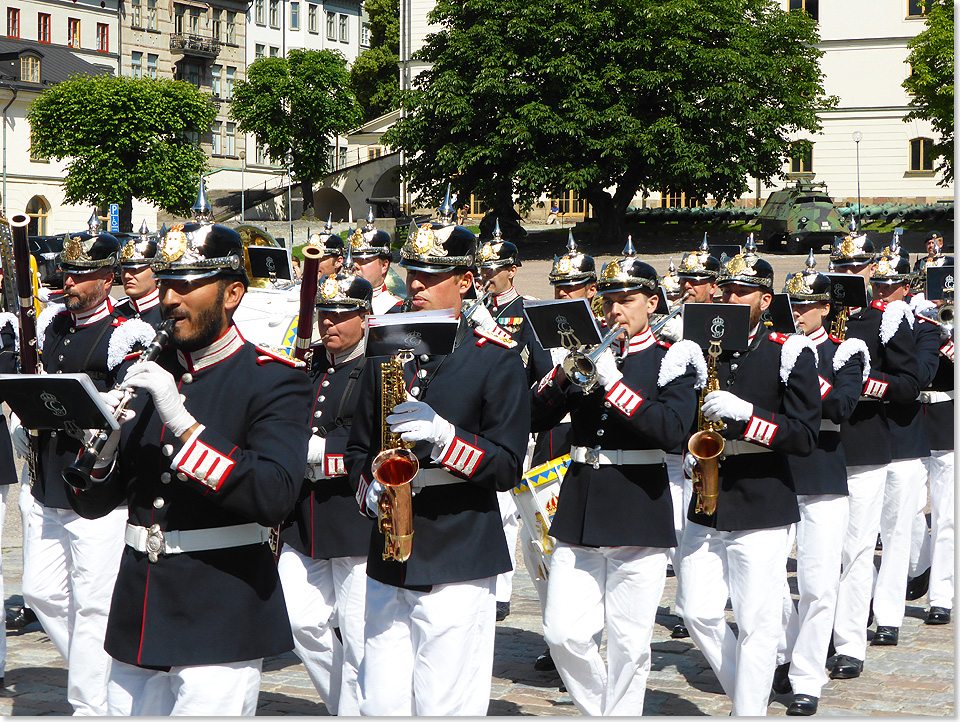 Wachwechsel der Kniglichen Garde mit Musik in Stockholm.