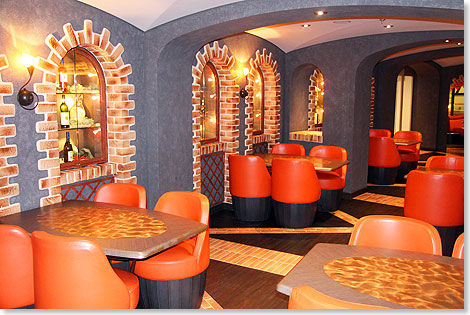 Die Bord-Pizzeria La Locanda wurde im Stil eines toskanischen Mauergewlbes designt. 