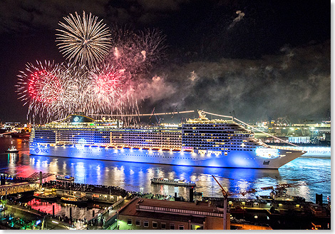 Bis in die spten Abendstunden feierten die Hamburger gemeinsam mit der Reederei den 100. Anlauf eines MSC Kreuzfahrtschiffes. 