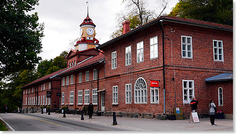 Besuch in Fiskars im herbstlichen Sd-Finnland. Das ist das Rathaus.
