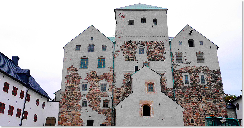 Die Burg Turku liegt unweit des Hafens am nrdlichen Ufer des Aurajoki.