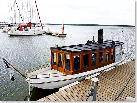 Kleiner Dampfer KALLIS MARI im Marinahafen von Haapsalu.