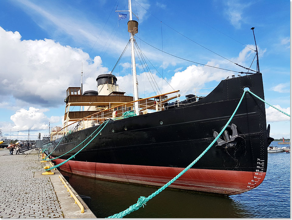 Der historische Dampfeisbrecher SUUR TOLL im Museumshafen von Tallinn.