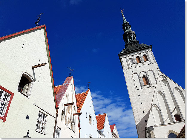 Nikolaikirche mit Brgerhusern in Tallinn. 