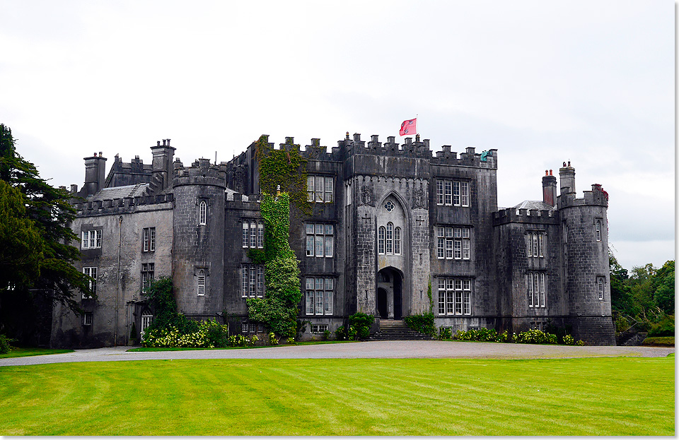 Die majesttische Frontseite des Castle in Birr.