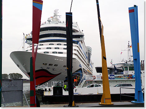 Die AIDAmar ist in dieser Saison das letzte Schiff, das Rostock anluft. 