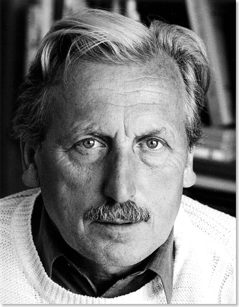 Foto: Arno Surminski, Hamburg Bekannt wurde Arno Surminski mit zahlreichen Erzählungen und Romanen, die meist von seiner ostpreußischen Heimat und dem Schicksal der Vertriebenen und Flüchtlinge handeln.