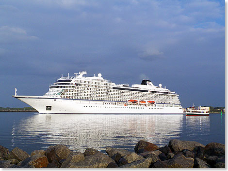 Die VIKING STAR auslaufend in Warnemnde.