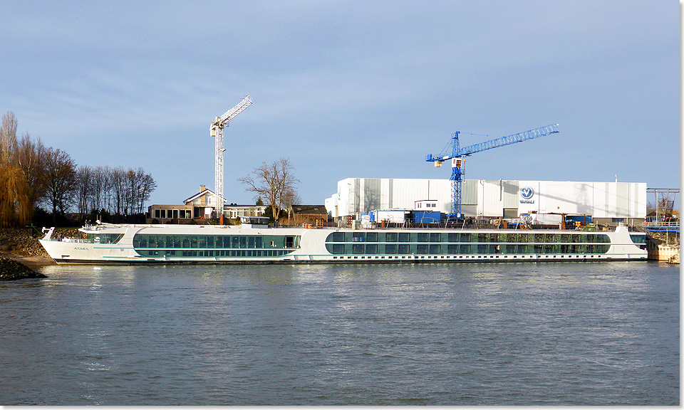 In der Endausrstung befindet sich derzeit bei der niederlndischen Vahali-Werft in Gendt das 135 Meter lange Flusskreuzfahrtschiff ASARA fr Phoenix Reisen, Bonn.
