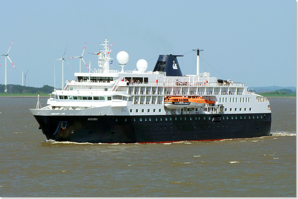 Die 135,10 Meter lange MINERVA wurde 1996, nach einem Umbau auf der Mariotti Werft in Genua in Dienst gestellt.