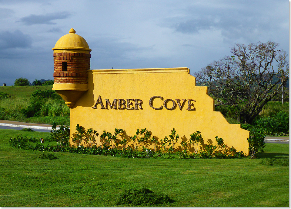 Neben der ADONIA steuern auch Schiffe anderer Carnival-Kreuzfahrtgesellschaften Amber Cove an der Nordkste der Dominkanischen Republik an.