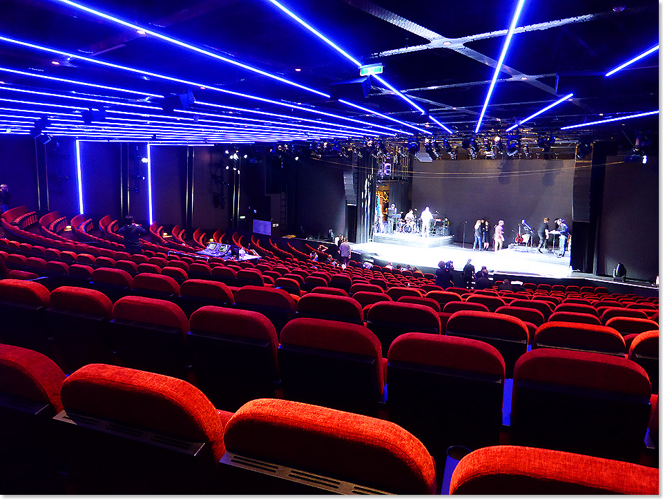 Das Zodiak Theatre mit 1000 Sitzpltzen bietet Show- und Filmvorfhrungen.