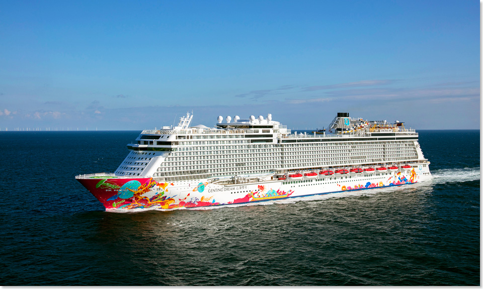 Die GENTING DREAM am 23. September 2016 auf der Werftprobefahrt in der Nordsee.