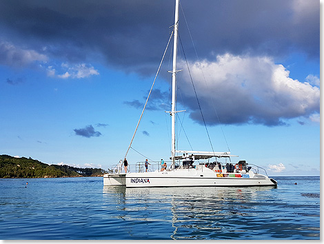 Foto: Dr. Peer Schmitd-Walther, Stralsund Die Schnorchel-Basis ist der Katamaran INDIANA.