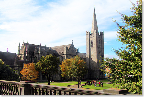 Die St. Patricks Kathedrale in Dublin gehrt als eines der ltesten Gebude zu den Wahrzeichen der Stadt. Das Gotteshaus beherbergt u. a. das Grab von Jonathan Swift. 