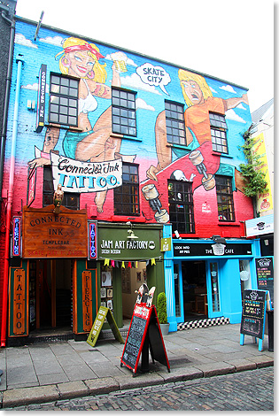 Dublins Szene-Viertel Temple Bar ist voller farbenfroher Hausfassaden, Bars und natrlich Pubs