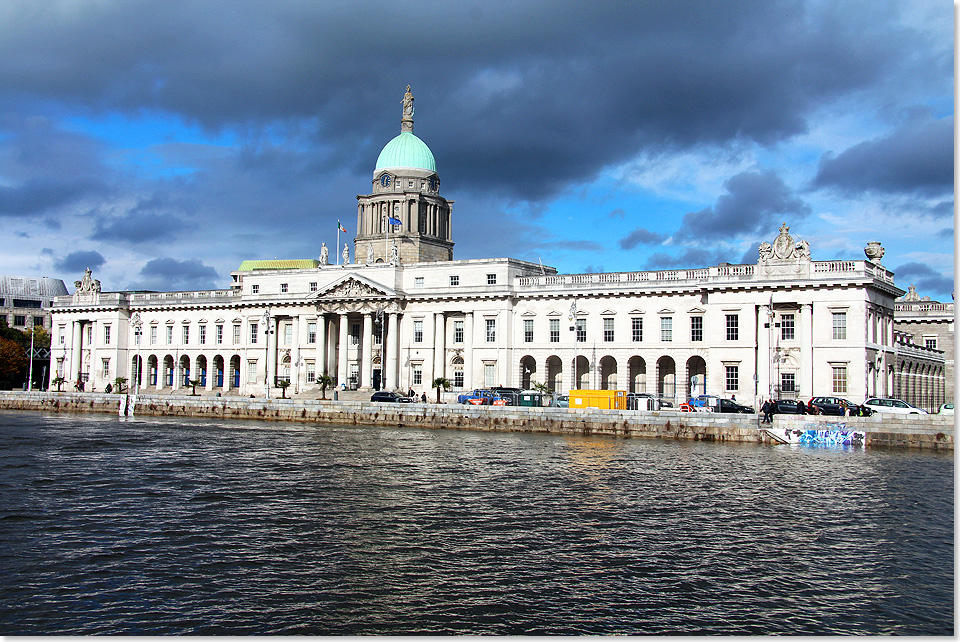 Das monumentale Custom House am Ufer der Liffey gehrt zu den prchtigsten Bauten Dublins. 1781 bis 1791 erbaut, ist heute u. a. das irische Umweltministerium dort untergebracht. 