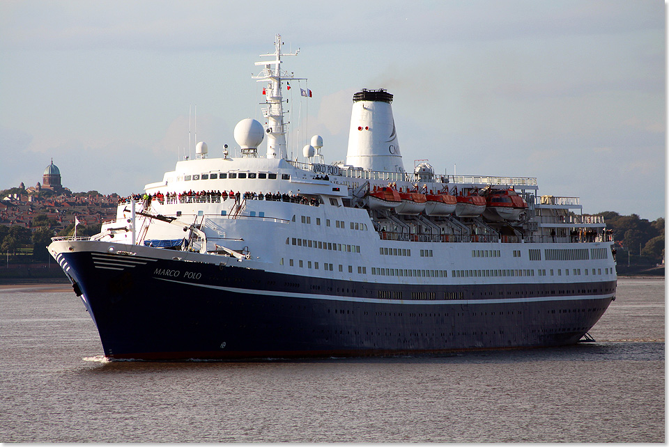 Die MARCO POLO auf dem River Mersey bei Liverpool. Mit ihren klassischen Linien ist sie in jedem Hafen eine Augeweide.