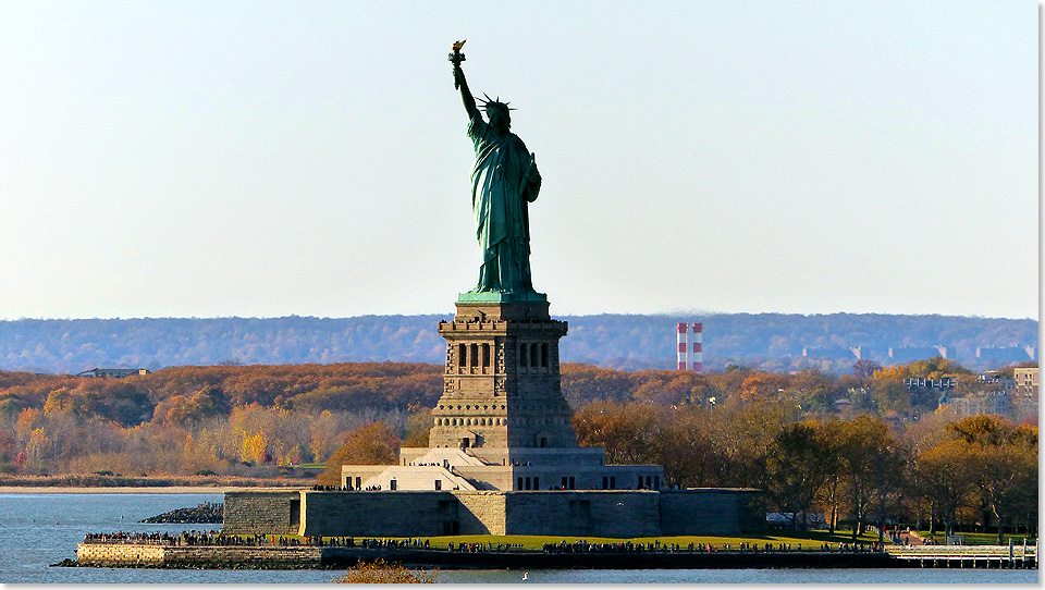 Die Freiheit, hier als Statue, ist immer eine Reise wert. Und eigentlich kann man sich an der grnen Dame nicht sattsehen.