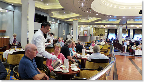 Der High Tea im Londoner Savoy stand Pate. Dessen Klasse erreicht der Mary-Tea nicht. Aber klingt doch auch nicht schlecht, wenn Frau Mller sagt: Jeden Nachmittag um Drei haben wir den Tea genommen. Ja, mit Gurkensandwich und Erdbeer-Scones! Na, sowas von vornehm!