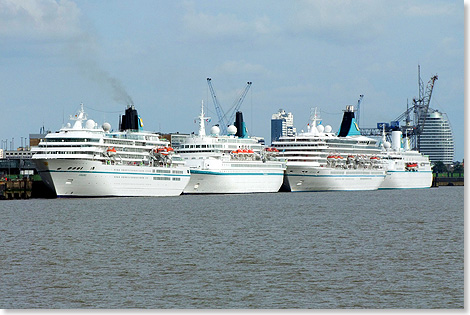 AMADEA, ARTANIA, ALBATROS und DEUTSCHLAND  der 4-fach-Anlauf am 31. Juli 2016 in Bremerhaven.