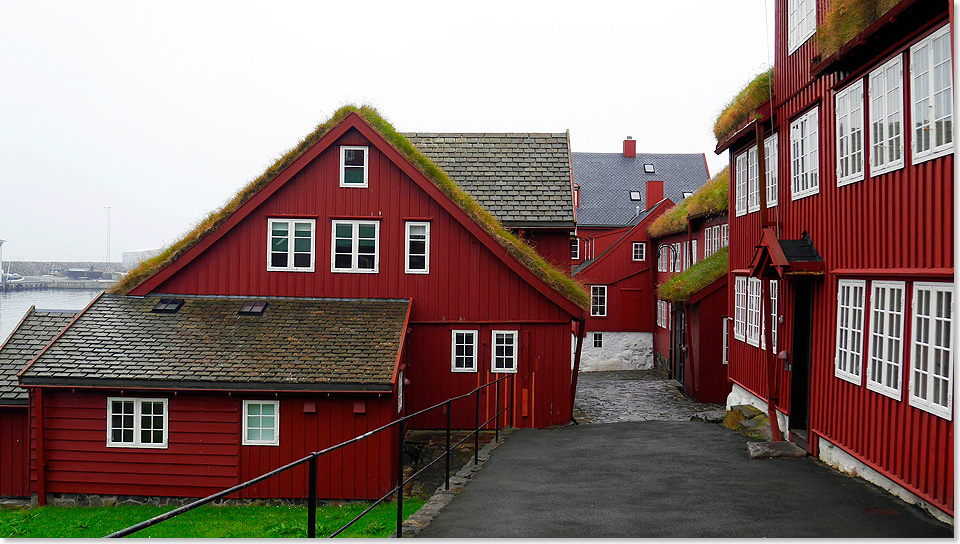 Das Frer-Abenteuer endet in Trshavn, der Hauptstadt. Im Bild das Regierungsviertel, es ist klein und sehenswert.