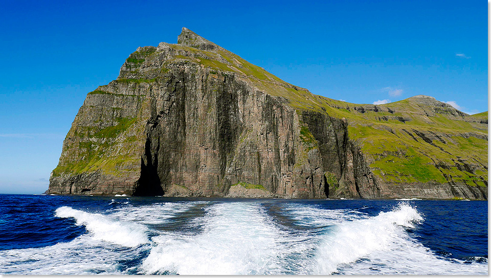 Wie eine Kathedrale erhebt sich die Felsenkste der Frer-Inseln.