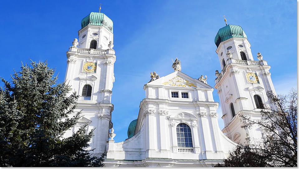 Auf dem hchsten Punkt der Passauer Altstadt erhebt sich mchtig der Stephansdom, der nach einem Stadtbrand 1662 wieder aufgebaut wurde.