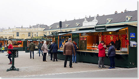 Und vor dem Schloss wieder ein Weihnachtsmarkt.