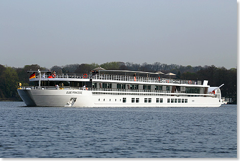 Seit dem Frhjahr 2016 auf der Strecke zwischen Dresden und Prag unterwegs: Das Schaufelradschiff ELBE PRINCESSE.