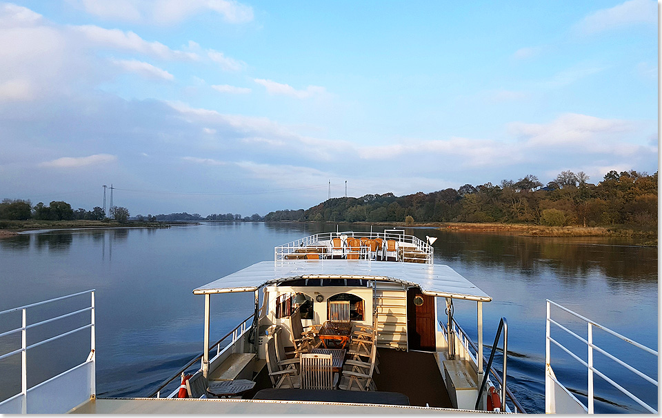 Geruhsame Talfahrt auf der Elbe bei Bittkau.