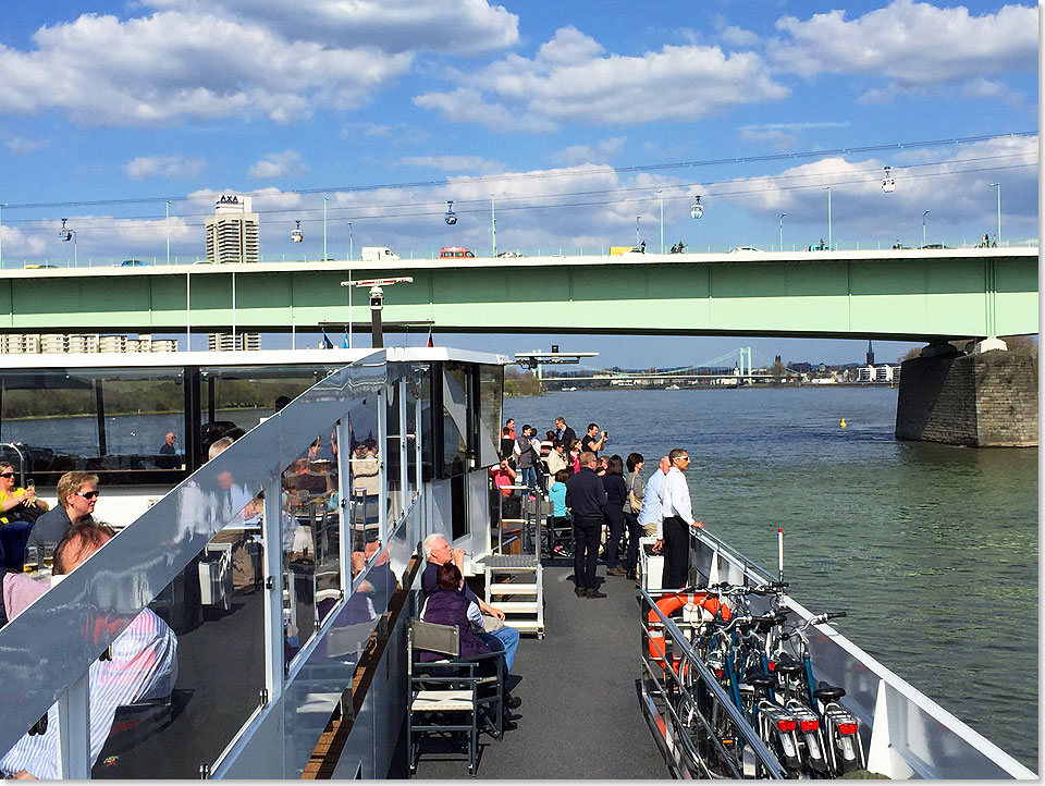 Kurz nach dem Ablegen passiert die ANESHA bei bestem Wetter die Klner Zoobrcke und nimmt Kurs auf Amsterdam.