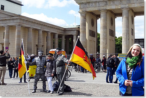 Der Pariser Platz mit dem Brandenburger Tor. 