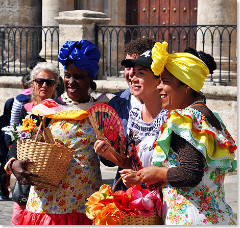 Kuba-Show für Touristen auf der Plaza de la Catedral vor der Kathedrale. 