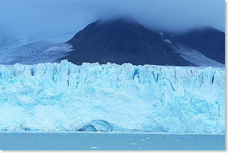 Der Lilliehöökbreen ist ein sieben Kilometer breiter Gletscher auf Spitzbergen. 