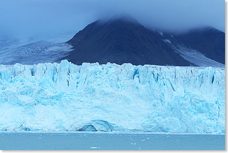 Der Lilliehkbreen ist ein sieben Kilometer breiter Gletscher auf Spitzbergen. 