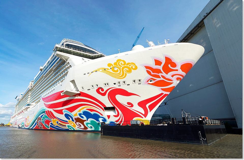 Die NORWEGIAN JOY liegt im Werthafen und ist bereit fr ihre berfhrung in die Nordsee.