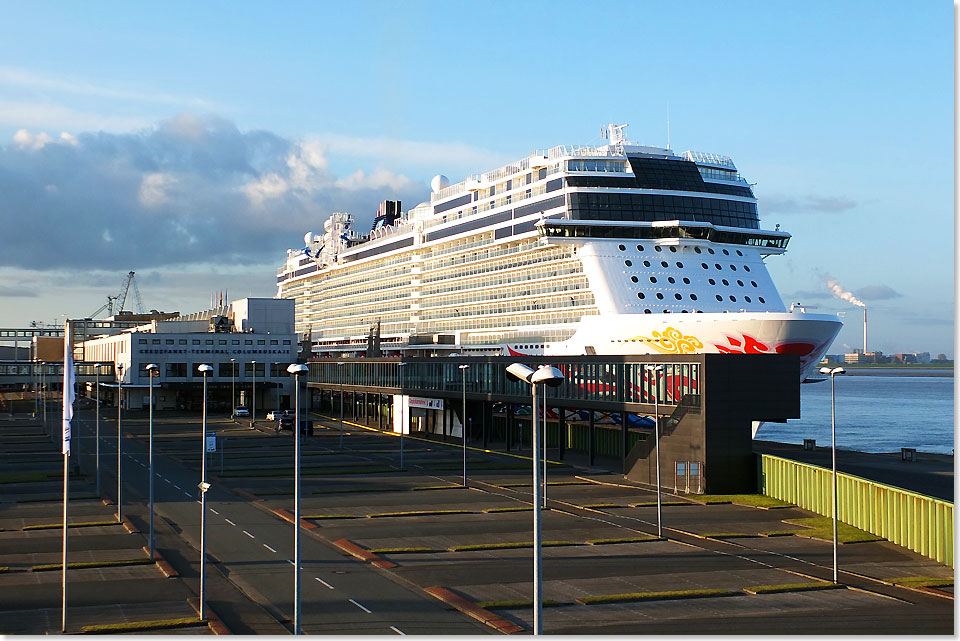 Nach der Ablieferung verlies die in Nassau beheimatete NORWEGIAN JOY Bremerhaven mit Kurs auf China zu den Basishfen Shanghai und Tianjin (Peking). 