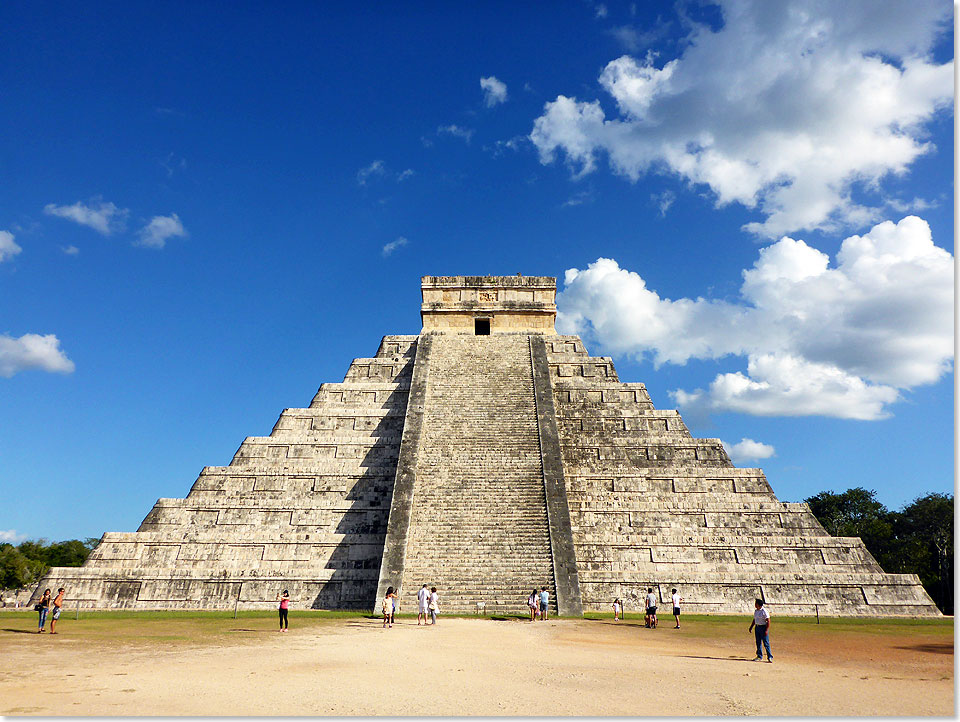 Hauptattraktion in Chichén Itzá ist die 30 Meter hohe Pyramide des Kukulcán mit ihren 365 Treppenstufen – von den spanischen Eroberern auch Castillo genannt.
