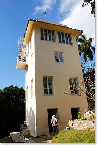 Der Aussichtsturm neben der Finca, in dessen oberem Stockwerk Hemingway gearbeitet hat.