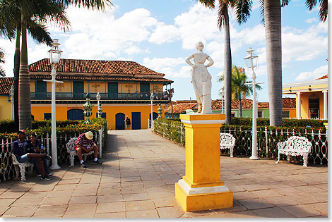 Landfrauen-Denkmal im Park vor der Kathedrale von Trinidad.
