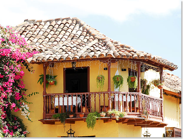 Malerischer Balkon eines Altstadt-Hauses in Trinidad.